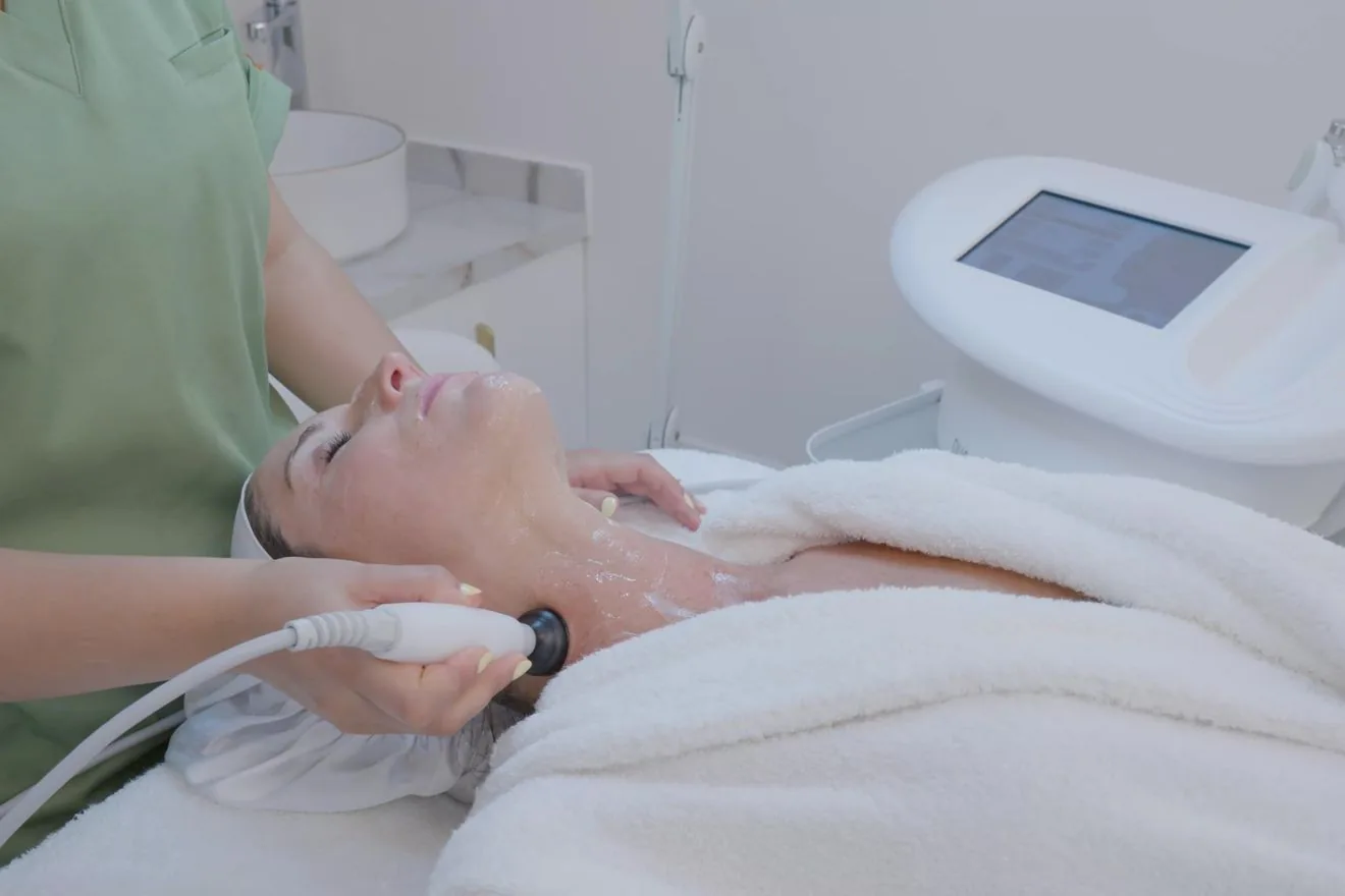 Soin du visage par radiofréquence chez Tout en Éclat