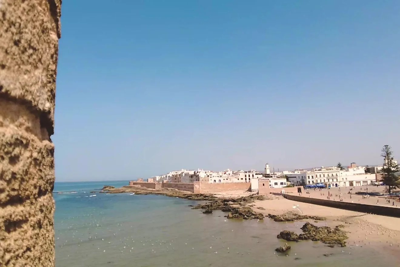 Essaouira, ses remparts et l'océan, ville de Tout en Éclat